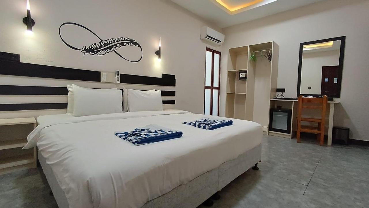 Infinity Dhiffushi Hotel ภายนอก รูปภาพ