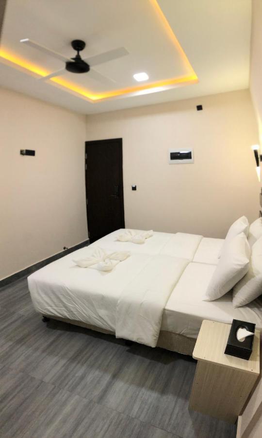Infinity Dhiffushi Hotel ภายนอก รูปภาพ