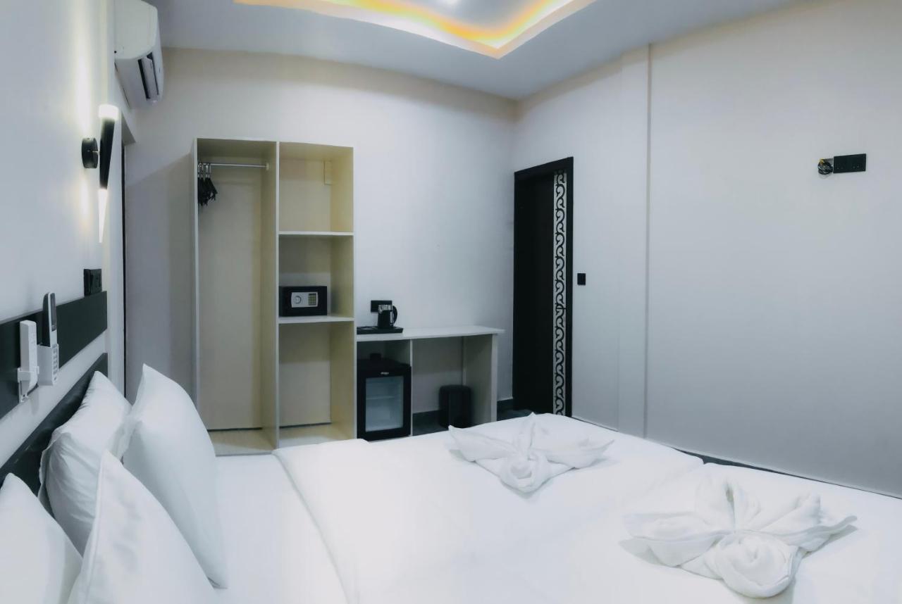 Infinity Dhiffushi Hotel ภายนอก รูปภาพ
